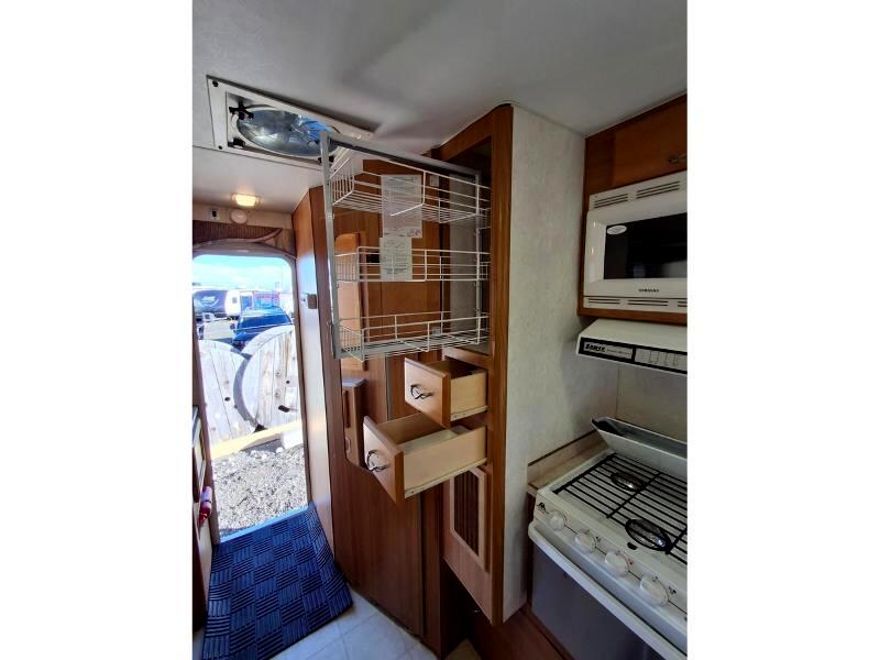 Lance Campers Lance (Long Bed)  2004