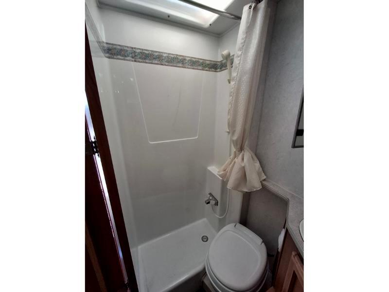 Lance Campers Lance (Long Bed)  2004