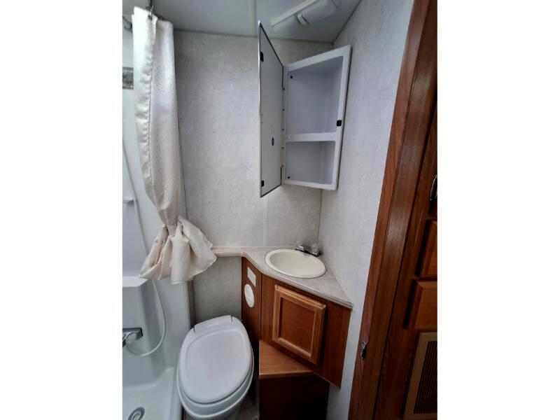 Lance Campers Lance (Long Bed)  2004