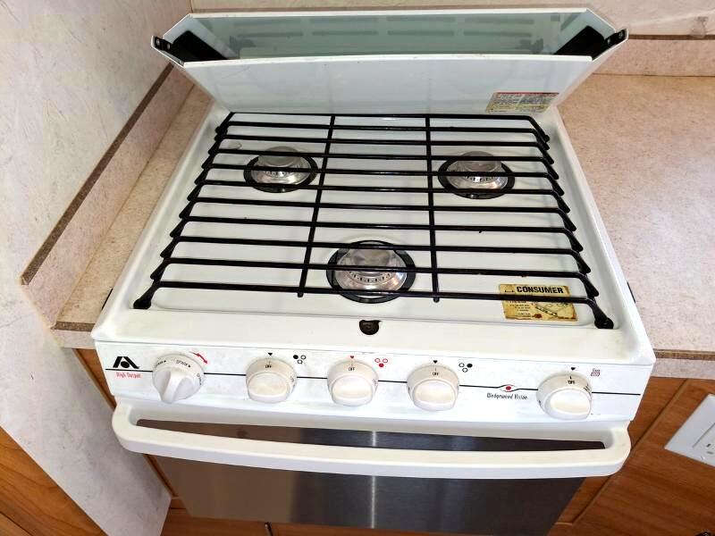 Lance Campers Lance (Long Bed)  2004