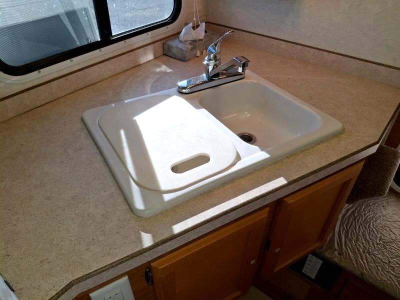 Lance Campers Lance (Long Bed)  2004