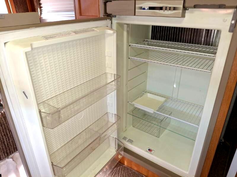 Lance Campers Lance (Long Bed)  2004