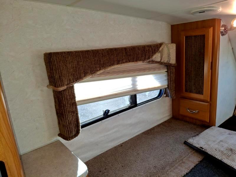 Lance Campers Lance (Long Bed)  2004