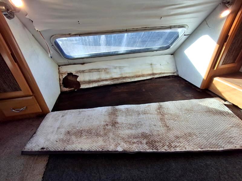 Lance Campers Lance (Long Bed)  2004