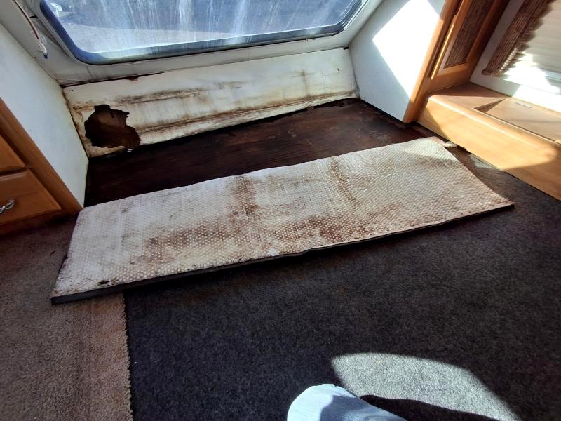 Lance Campers Lance (Long Bed)  2004