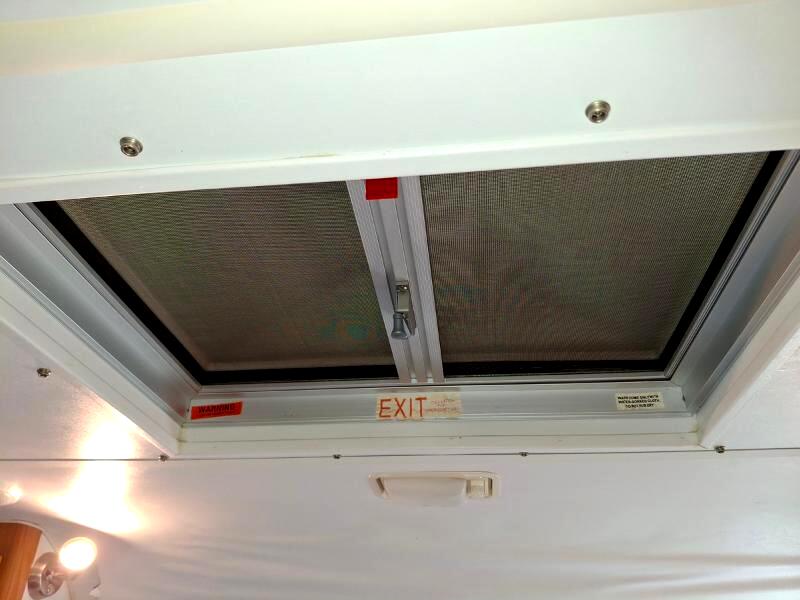 Lance Campers Lance (Long Bed)  2004