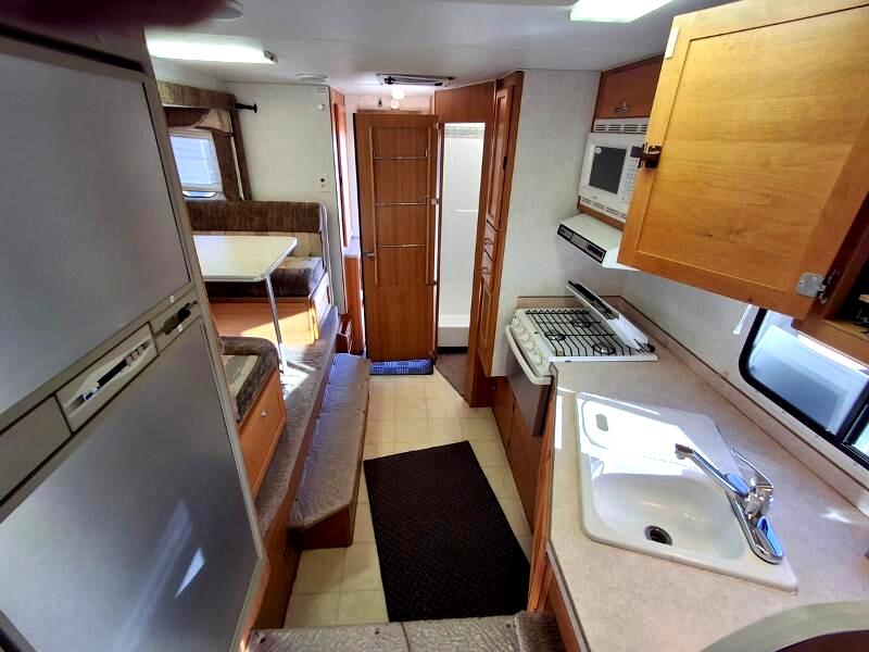 Lance Campers Lance (Long Bed)  2004