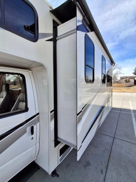 Thor Motor Coach Gemini  2023