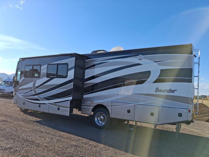 Fleetwood Bounder  2015