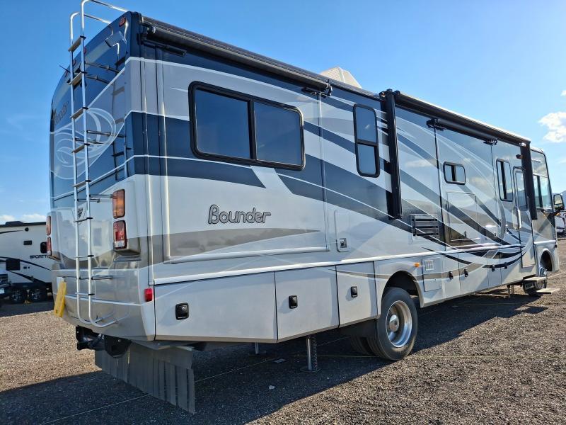 Fleetwood Bounder  2015