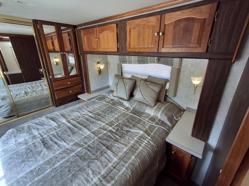 Tiffin Motorhomes Phaeton  2003