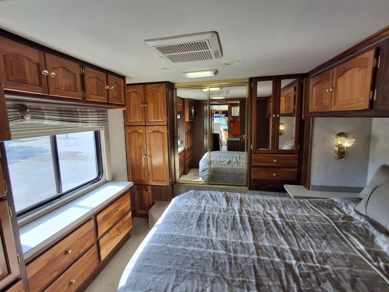 Tiffin Motorhomes Phaeton  2003