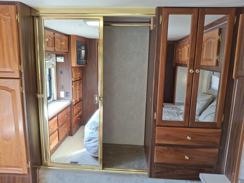 Tiffin Motorhomes Phaeton  2003