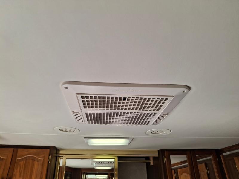 Tiffin Motorhomes Phaeton  2003