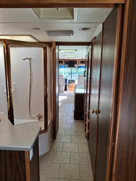 Tiffin Motorhomes Phaeton  2003