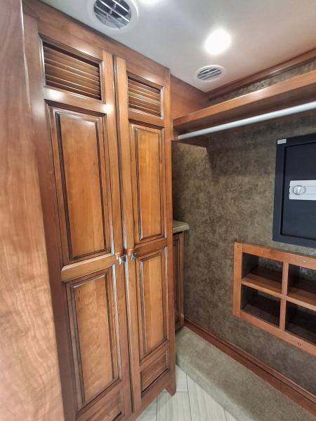 Tiffin Motorhomes Allegro Bus  2015