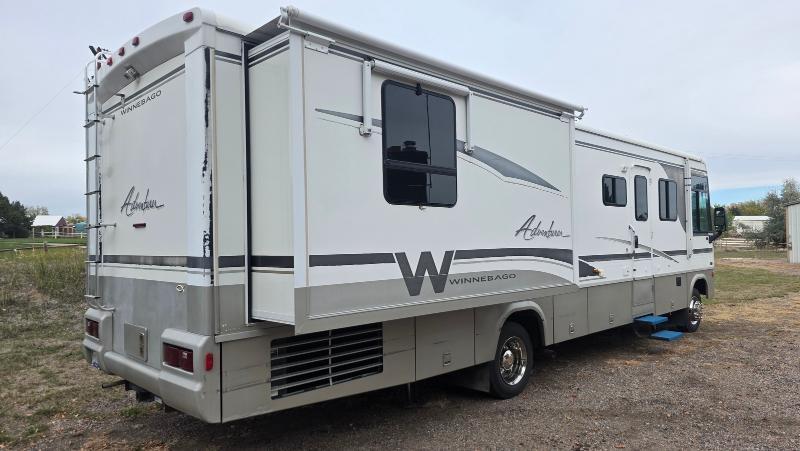 Winnebago Adventurer  2001