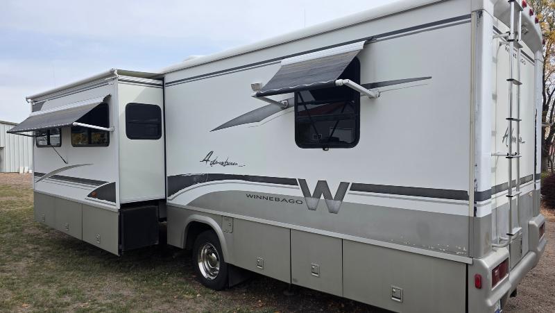 Winnebago Adventurer  2001