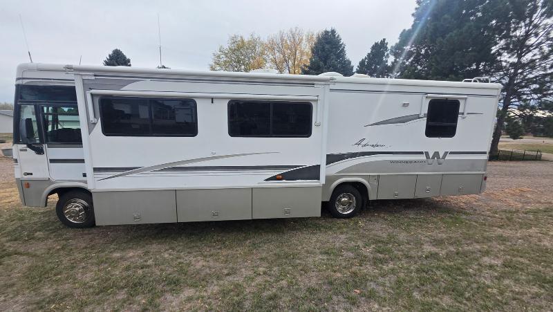 Winnebago Adventurer  2001