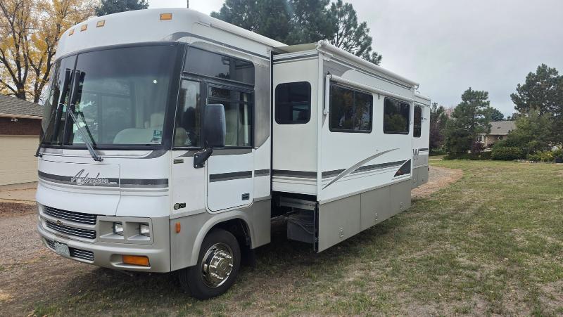 Winnebago Adventurer  2001