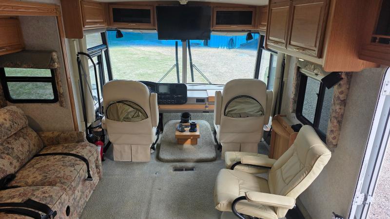 Winnebago Adventurer  2001