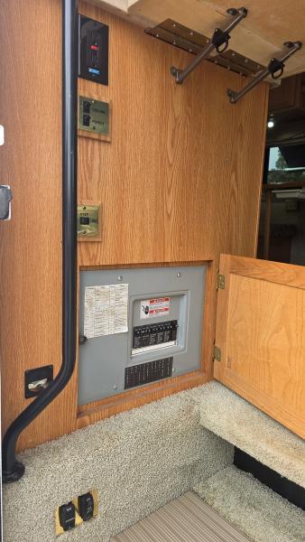 Winnebago Adventurer  2001
