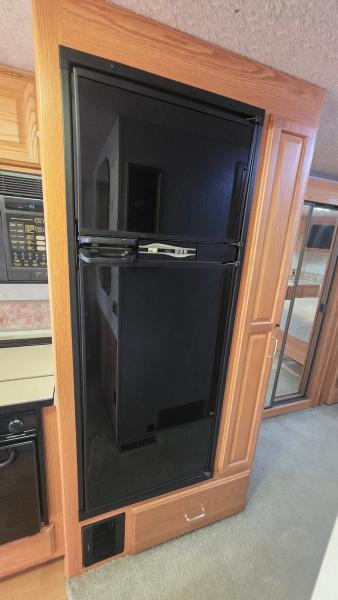 Winnebago Adventurer  2001