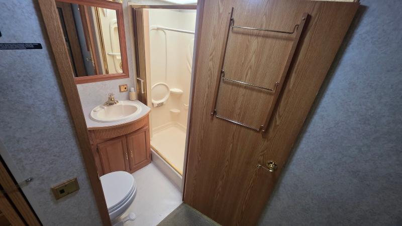 Winnebago Adventurer  2001