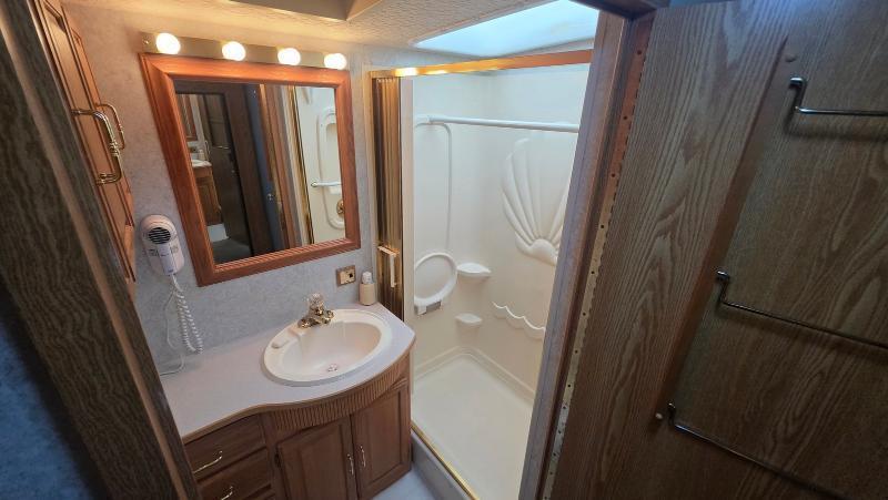 Winnebago Adventurer  2001