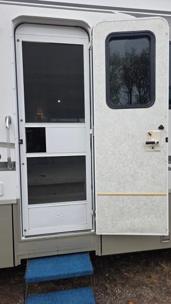 Winnebago Adventurer  2001