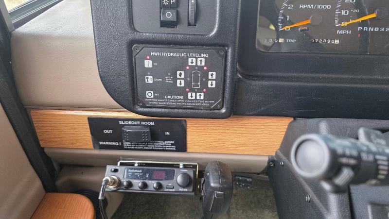 Winnebago Adventurer  2001