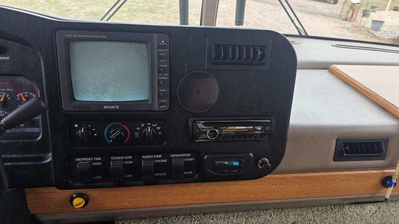 Winnebago Adventurer  2001