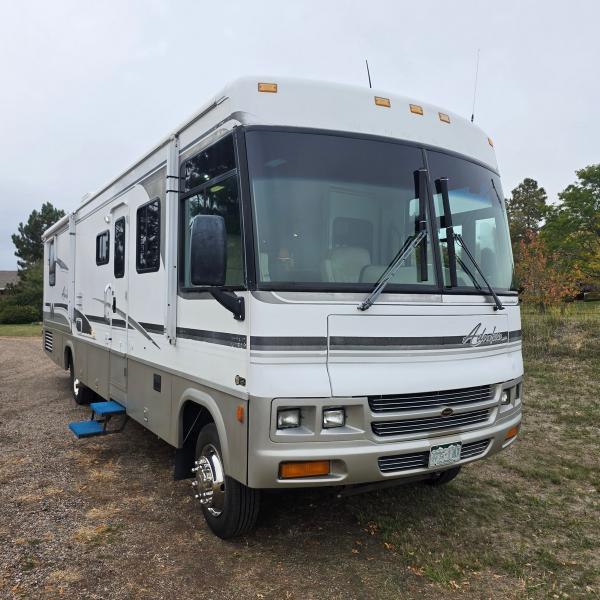Winnebago Adventurer  2001