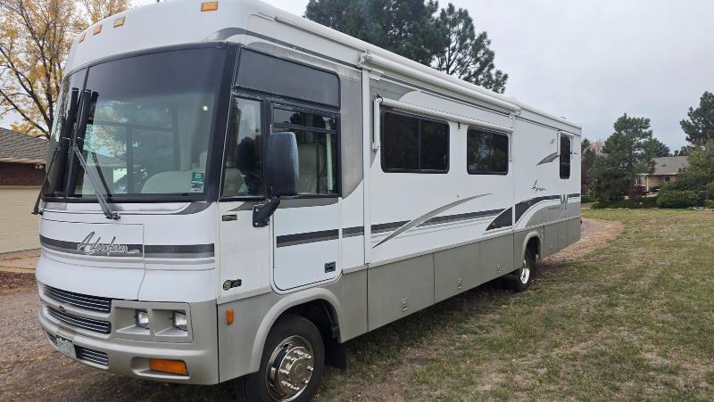 Winnebago Adventurer  2001