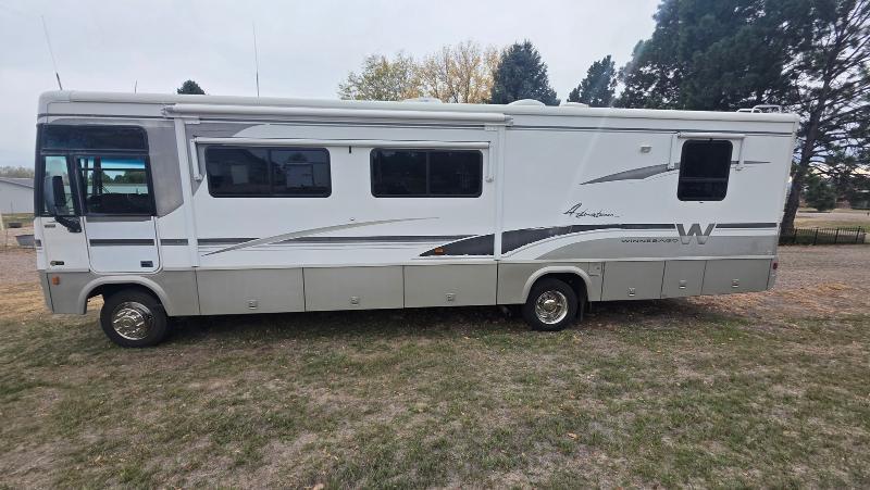 Winnebago Adventurer  2001