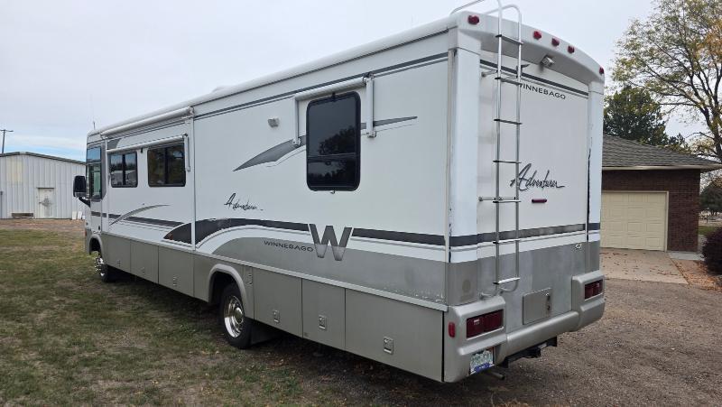 Winnebago Adventurer  2001