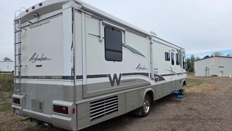 Winnebago Adventurer  2001