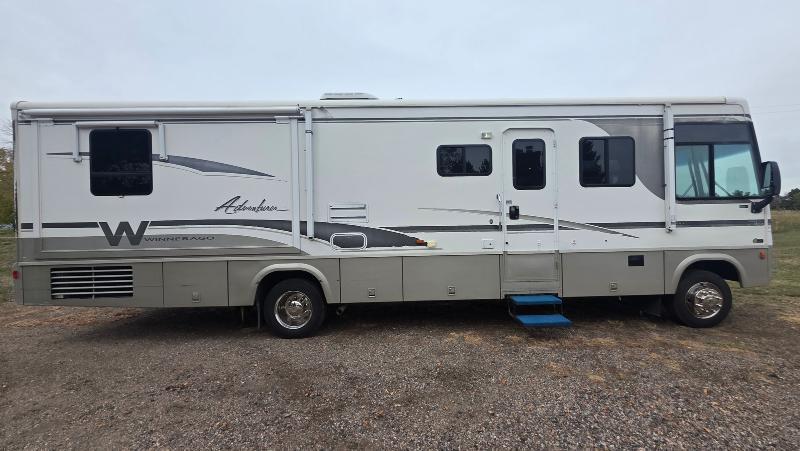 Winnebago Adventurer  2001