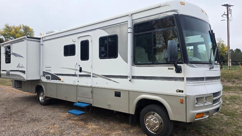 Winnebago Adventurer  2001