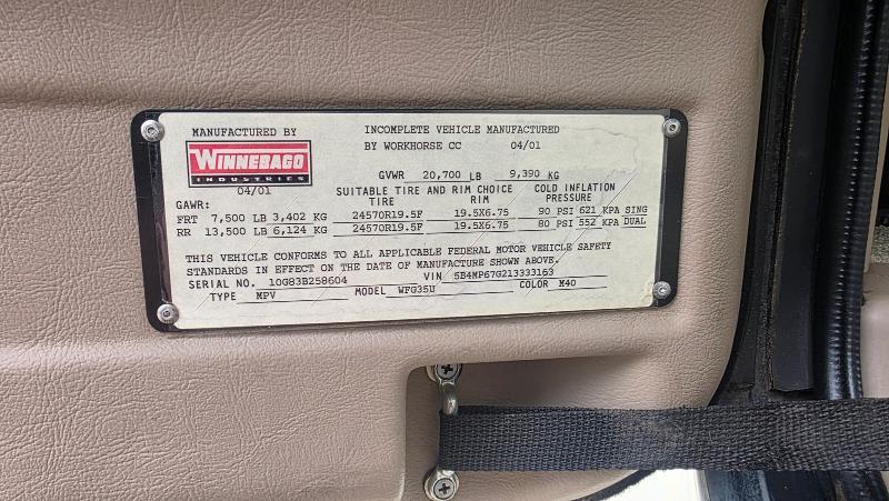 Winnebago Adventurer  2001