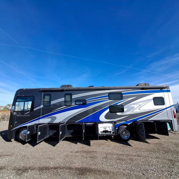 Thor Motor Coach Miramar  2022
