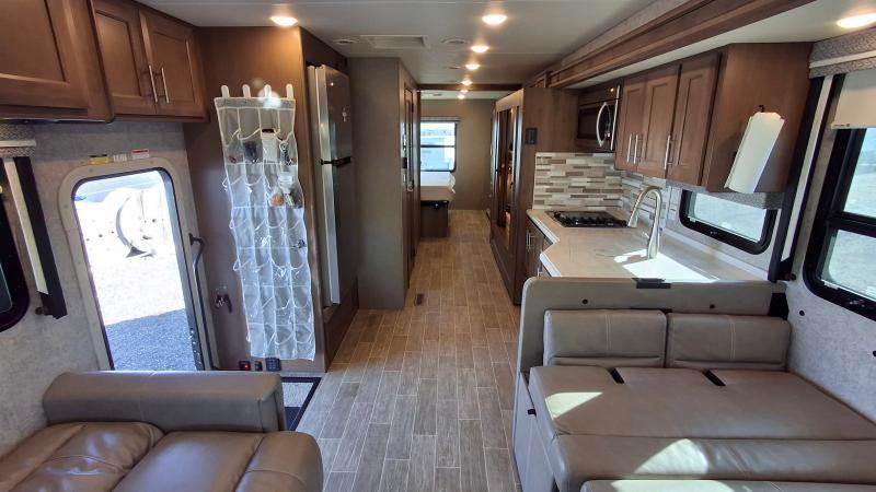 Thor Motor Coach Miramar  2022