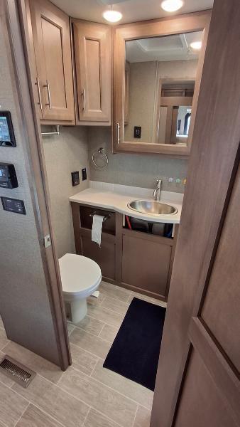 Thor Motor Coach Miramar  2022