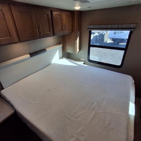 Thor Motor Coach Miramar  2022