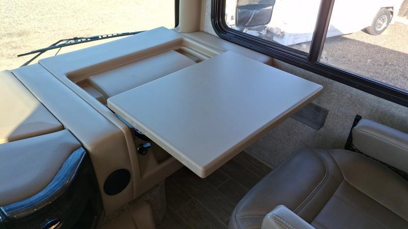 Thor Motor Coach Miramar  2022