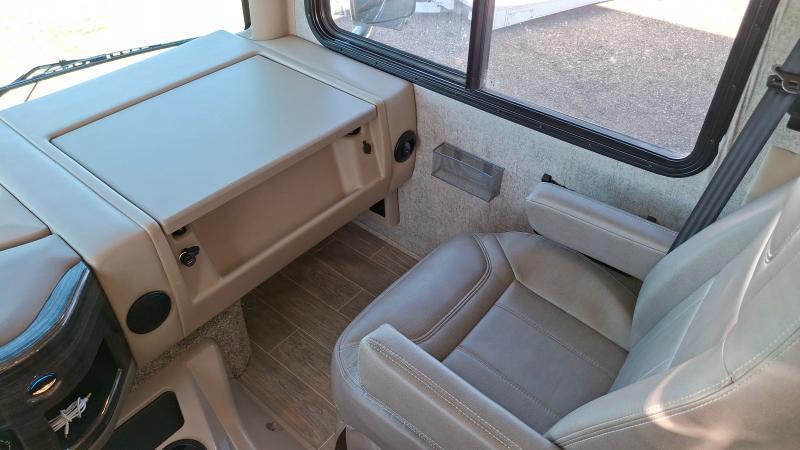 Thor Motor Coach Miramar  2022