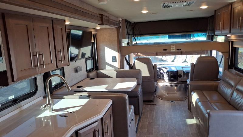 Thor Motor Coach Miramar  2022