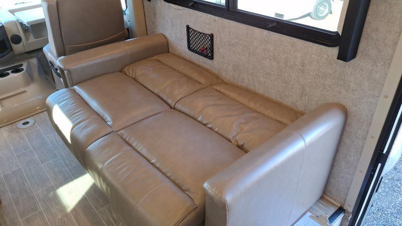Thor Motor Coach Miramar  2022