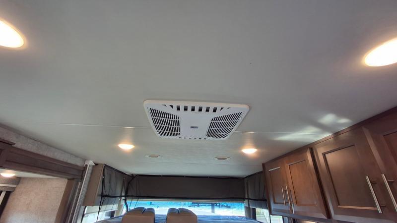 Thor Motor Coach Miramar  2022