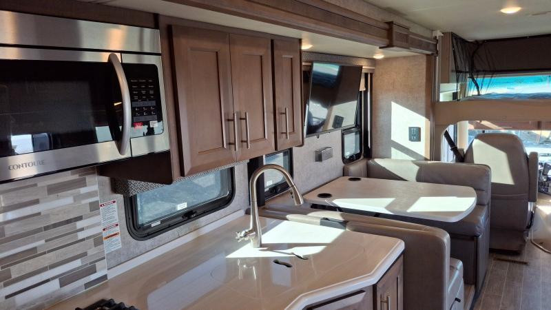 Thor Motor Coach Miramar  2022
